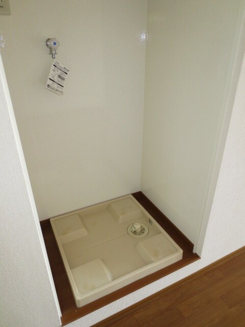 物件内観写真11　(洗濯機置場)