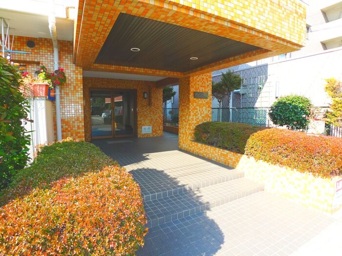 物件外観写真2　(エントランス部分)