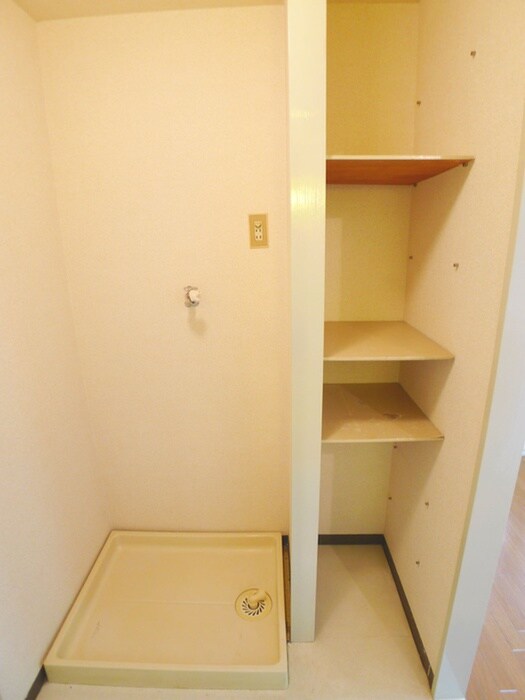 物件内観写真9　(洗濯機置場)