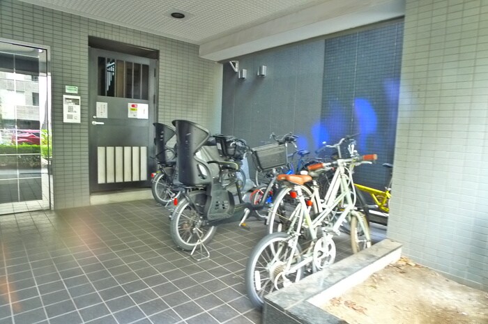 物件外観写真3　(駐輪場)
