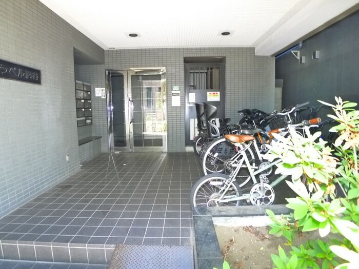 物件外観写真4　(エントランス部分)