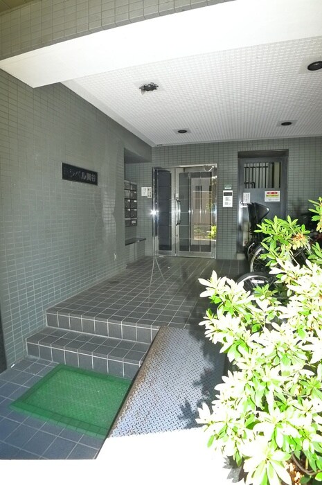 物件外観写真6　(エントランス部分)