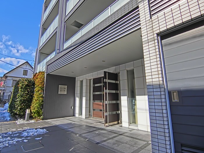 物件外観写真3　(エントランス部分)