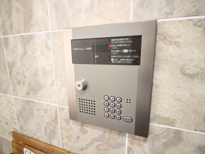 物件外観写真6　(エントランス部分)