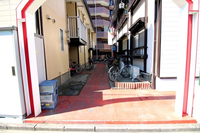 物件外観写真3　(エントランス部分)