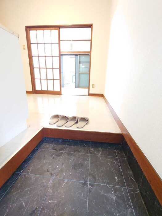 物件内観写真14　(玄関)