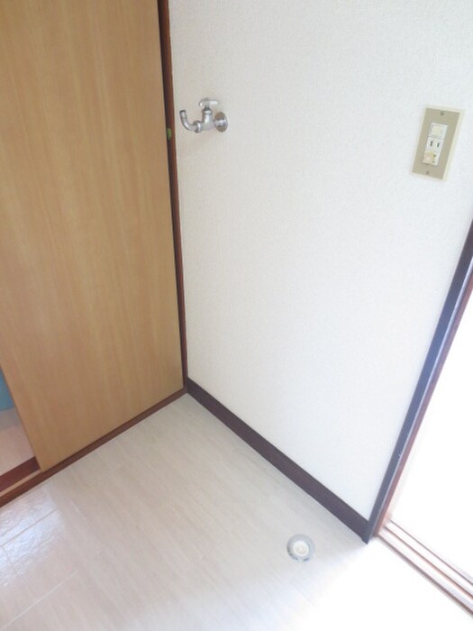 物件内観写真15　(洗濯機置場)