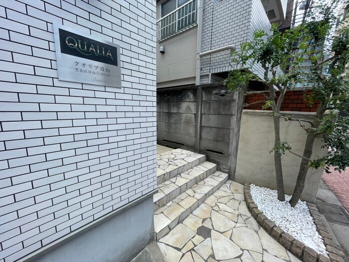 物件外観写真6　(エントランス部分)