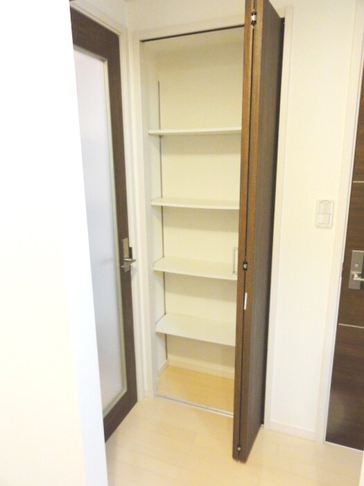 物件内観写真12　(収納)