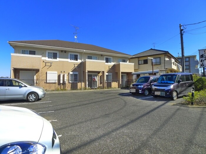 物件外観写真3　(駐車場)