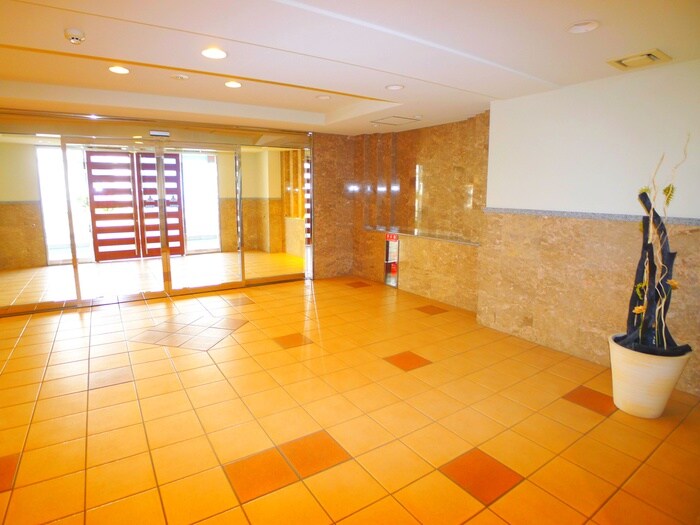 物件外観写真4　(エントランス部分)