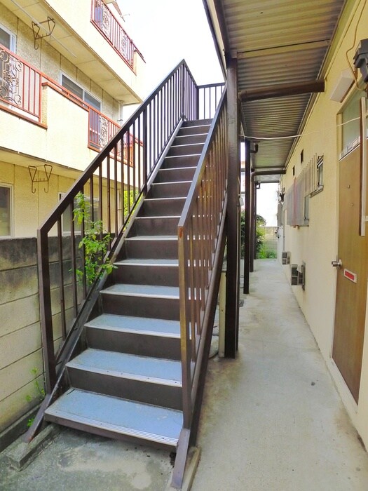 物件外観写真3　(エントランス部分)