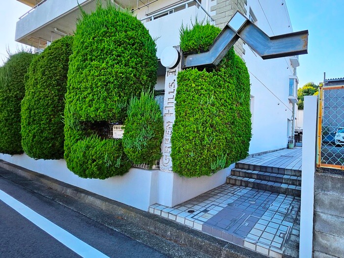 物件外観写真5　(エントランス部分)