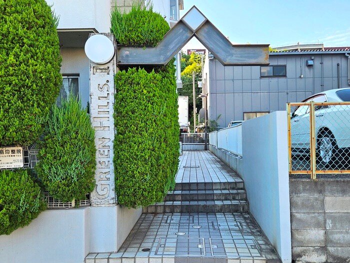 物件外観写真6　(エントランス部分)