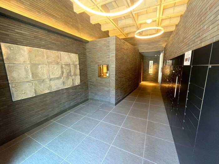 物件外観写真3　(エントランス部分)