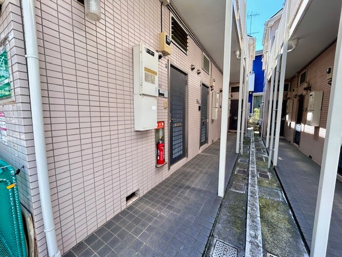 物件外観写真3　(エントランス部分)