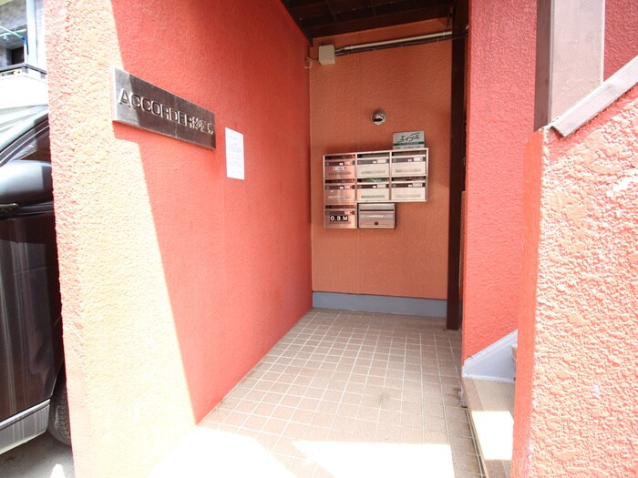 物件外観写真3　(エントランス部分)