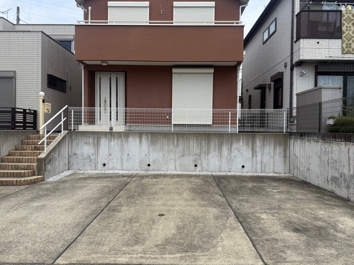 物件外観写真2　(駐車場)