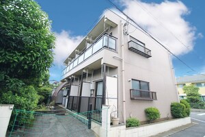 ハイツ初鹿外観写真