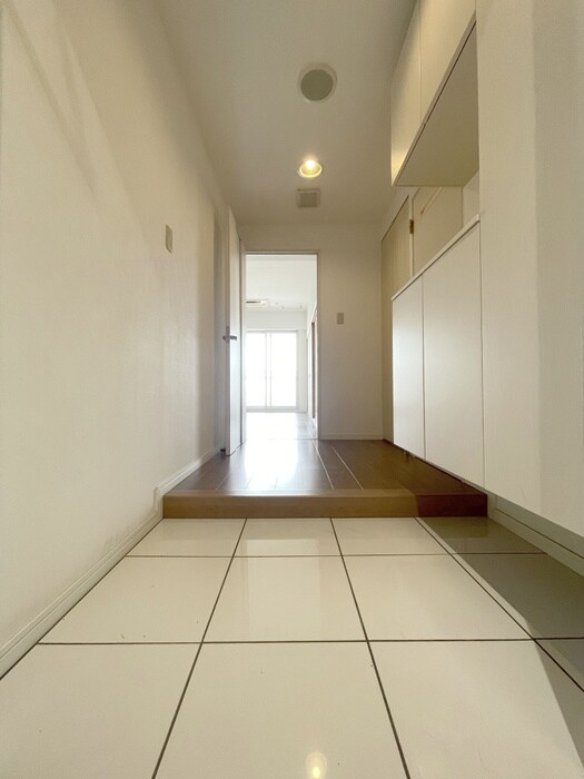 物件内観写真7　(玄関)