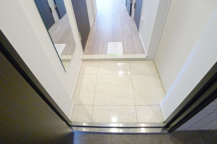 物件内観写真7　(玄関)