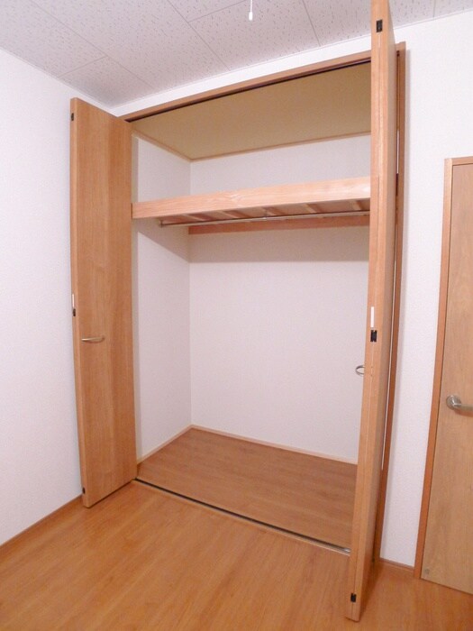物件内観写真12　(収納)