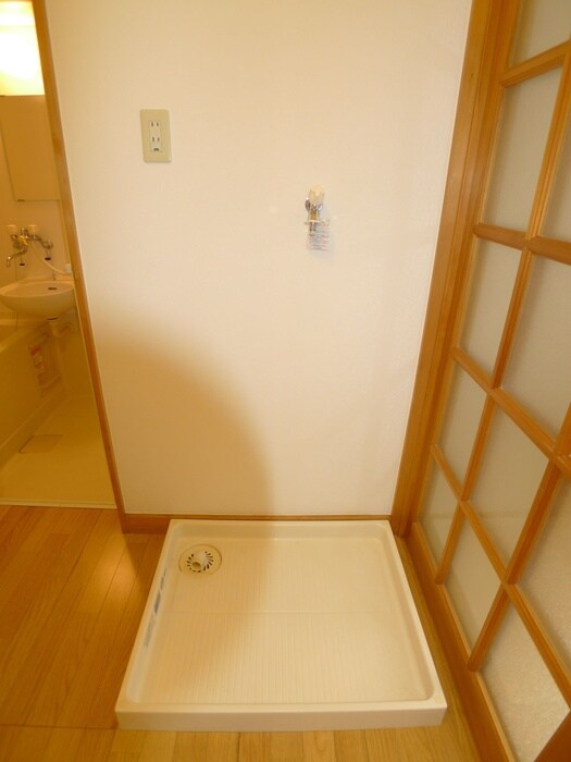 物件内観写真16　(洗濯機置場)