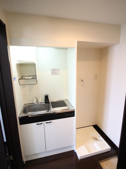 物件内観写真10　(洗濯機置場)