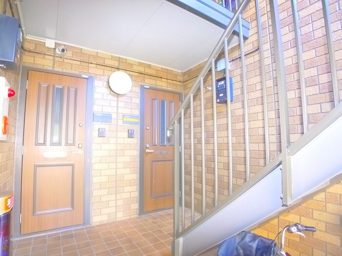 物件外観写真3　(エントランス部分)