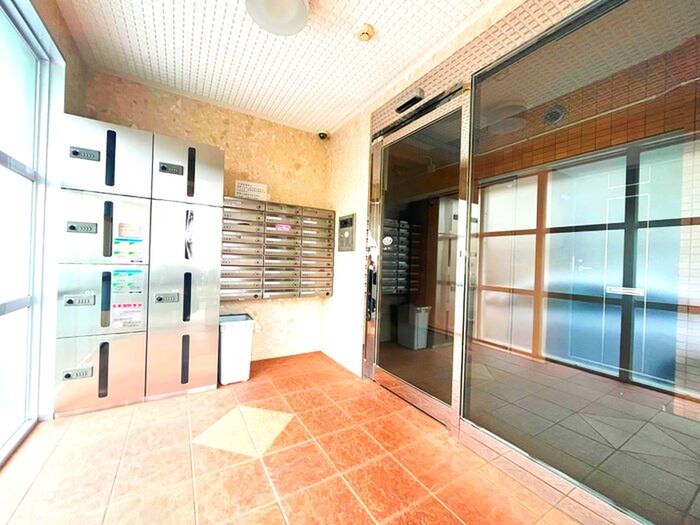 物件外観写真5　(エントランス部分)