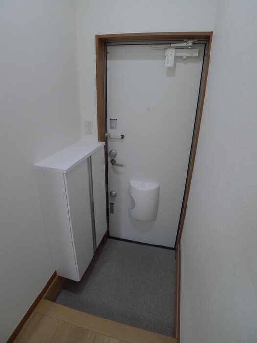 物件内観写真7　(玄関)