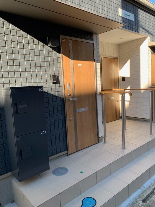 物件外観写真3　(エントランス部分)