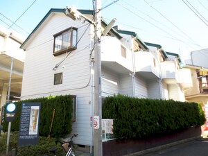 イエスタディ外観写真