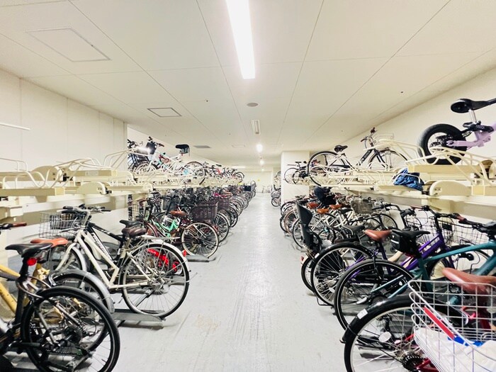 物件外観写真5　(駐輪場)