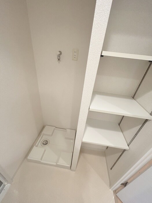 物件内観写真16　(洗濯機置場)