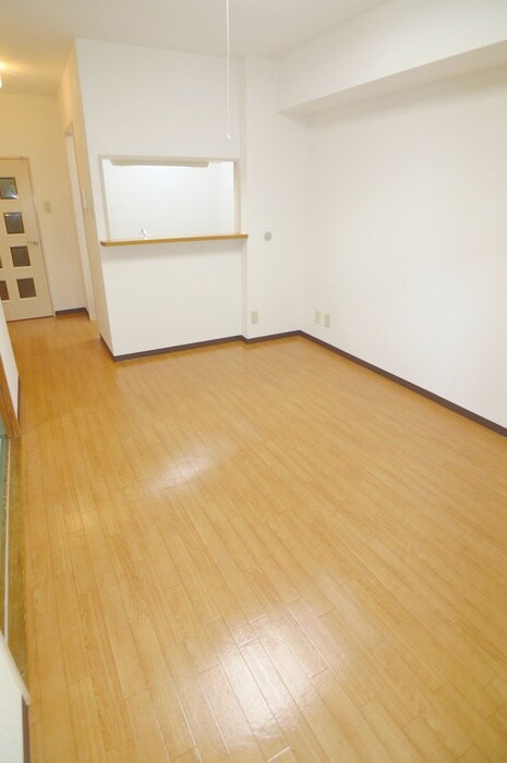 物件内観写真8　(室内からの展望)