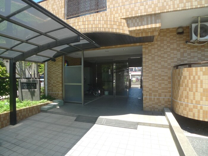 物件外観写真3　(エントランス部分)