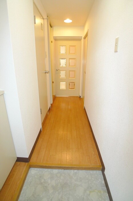 物件内観写真16　(玄関)