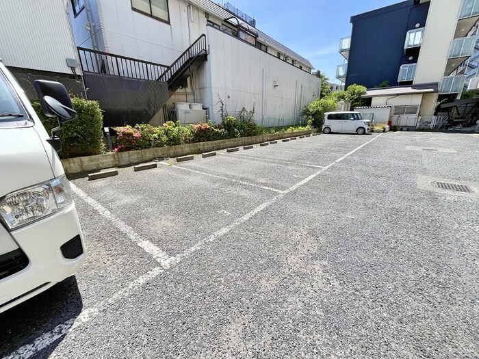 物件外観写真6　(駐車場)