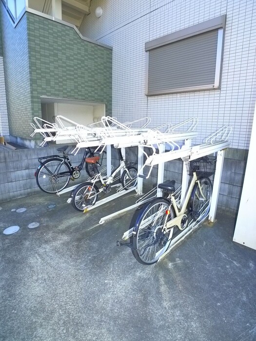 物件外観写真5　(駐輪場)