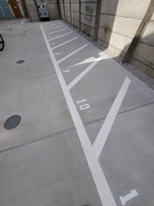 物件外観写真6　(駐輪場)