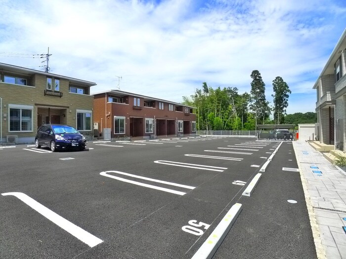 物件外観写真2　(駐車場)