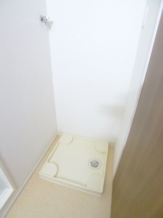 物件内観写真13　(洗濯機置場)