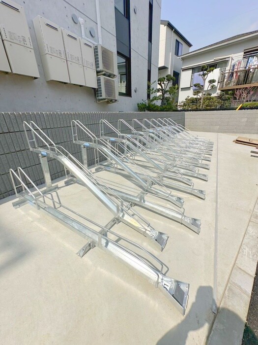 物件外観写真6　(駐輪場)