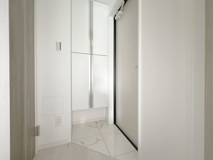 物件内観写真16　(玄関)