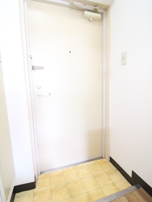 物件内観写真12　(玄関)