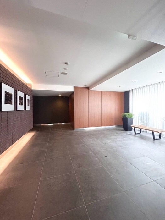 物件外観写真4　(エントランス部分)