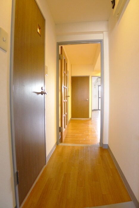 物件内観写真7　(玄関)