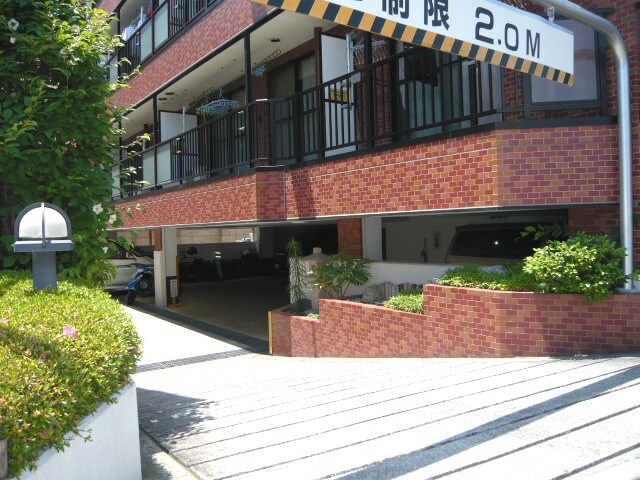 物件外観写真3　(駐車場)