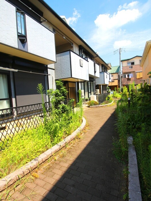 物件外観写真3　(エントランス部分)